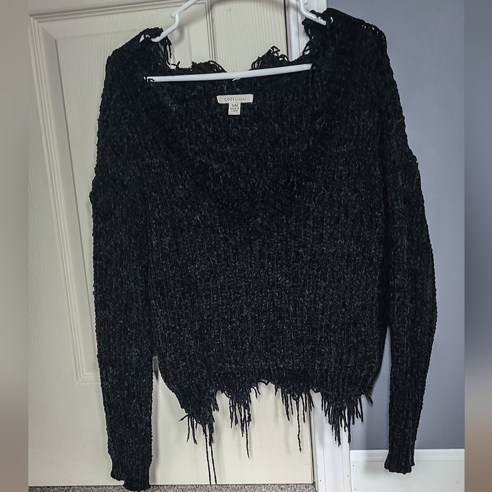 SUPER SOFT Cozy Casual Distressed Edge Sweater sz S/M